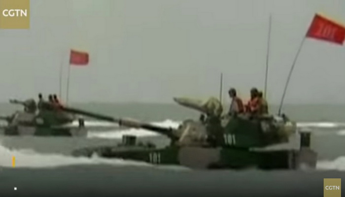 الصين تعرض دبابتها الجديدة "VN18" أسرع دبابة عائمة في العالم