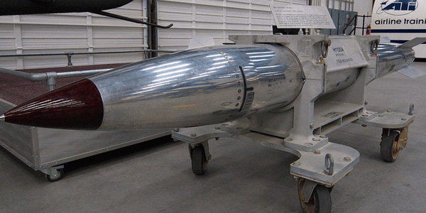 الولايات المتحدة | تعتزم وزارة الدفاع  تعزيز ترسانتها النووية بنوع جديد من "قنبلة الجاذبية" تحمل إسم B61-13.