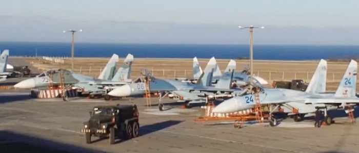 الولايات المتحدة تنبه إلى أن روسيا تقوم بنشر مقاتلات إضافية في شبه جزيرة القرم.