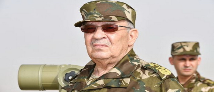 رئيس الأركان الجزائري: الجيش سيبقى ممكسا بزمام استقرار الأمن.