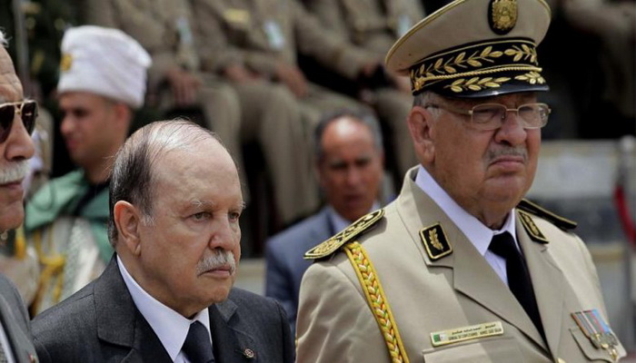 الجيش الجزائري يأمر بمباشرة اجراءات اعفاء الرئيس بوتفليقة من مهامه.