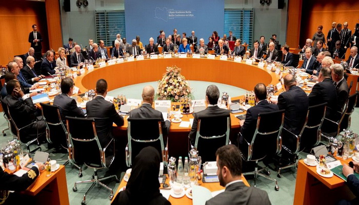 المشاركون في مؤتمر برلين يتفقون على ضرورة احترام حظر إرسال الأسلحة إلى ليبيا والالتزام بعدم "التدخل" في النزاع.