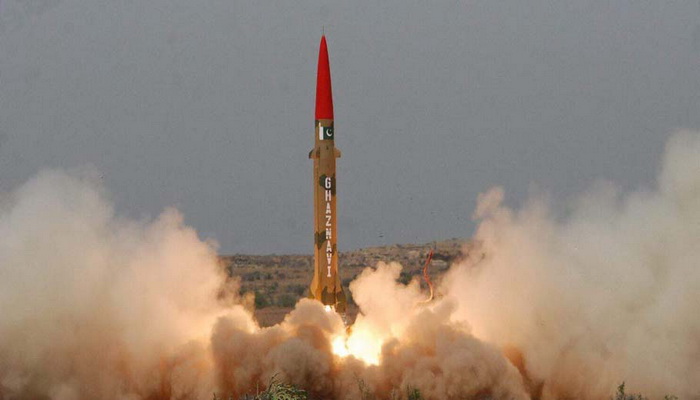 باكستان تختبر بنجاح صواريخ أرض – أرض من طراز حتف "غزنيفي" البالستية.