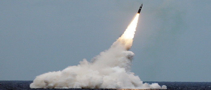 إستبدال الرؤوس الحربية النووية لصواريخ ترايدنت في المملكة المتحدة.