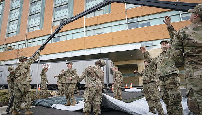 الحرس الوطني الأمريكي يحشد ما يقرب من 20.000 جندي لدعم جهود استجابة لفيروس COVID-19.