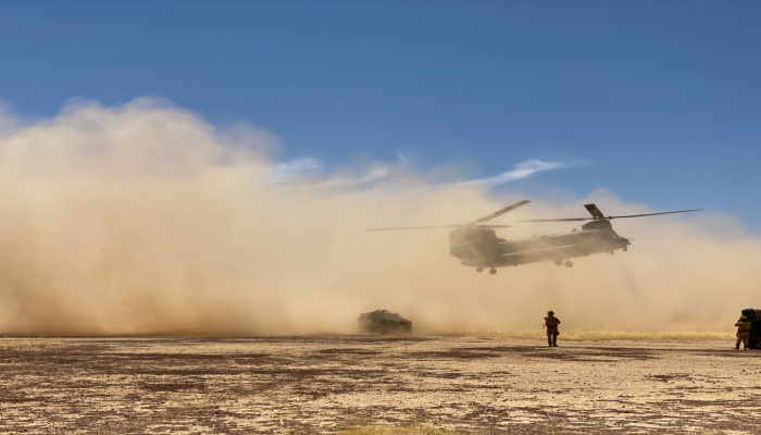 مروحيات Chinooks البريطانية تقدم الدعم للعمليات الفرنسية في مالي.