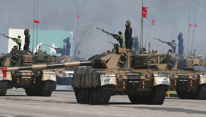 الجيش الباكستاني يتسلم دبابات القتال الرئيسية "الخالد" محلية الصنع.