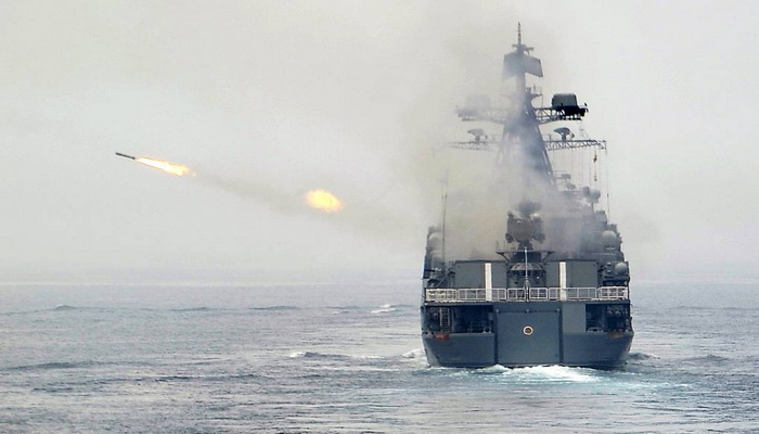 الفرقاطة البحرية الروسية "المارشال شابوشنيكوف" تختبر أنظمة أسلحتها في بحر اليابان بعد ترقيتها.