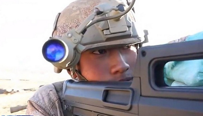 خوذ ونظارات رؤية ليلية جديدة متعددة الوظائف لإستخدام الجيش الصيني.ها الجنود الصينيون.