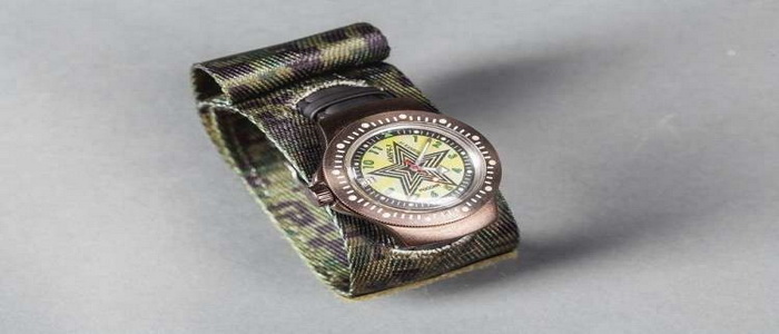 ساعة عسكرية آلية ضمن بدلة "راتنيك-2" الروسية مضادة للإشعاع النووي