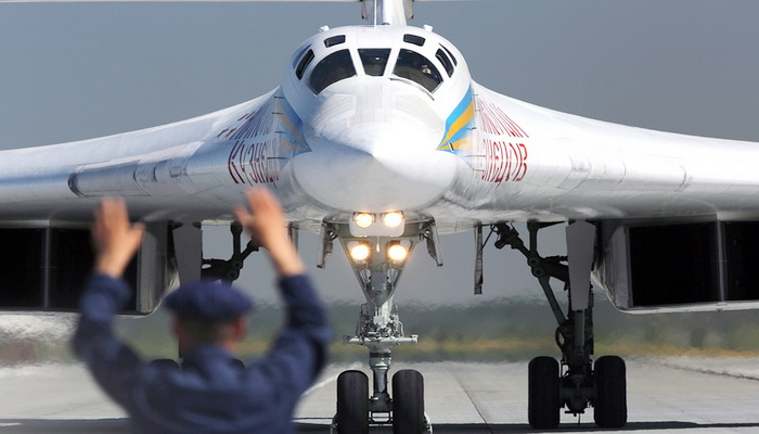 روسيا تسعى لترقية وزيادة مدى الطيران للقاذفة الإستراتيجية توبوليف تو -160.