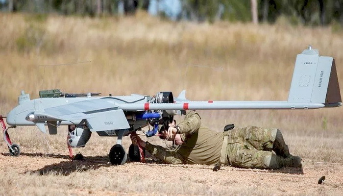 أستراليا | تدريب على القصف المدفعي بالذخيرة الحية بتوجيه من طائرات بدون طيار Shadow 200 UAV.
