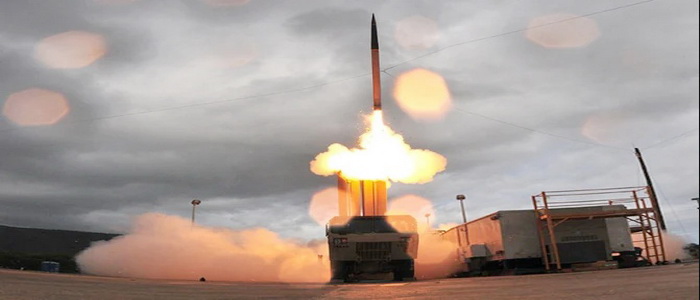 الإمارات | نظام الدفاع الأمريكي ثاد يعترض صاروخا باليستيا حوثياً لأول مرة في عملية قتالية حقيقية.