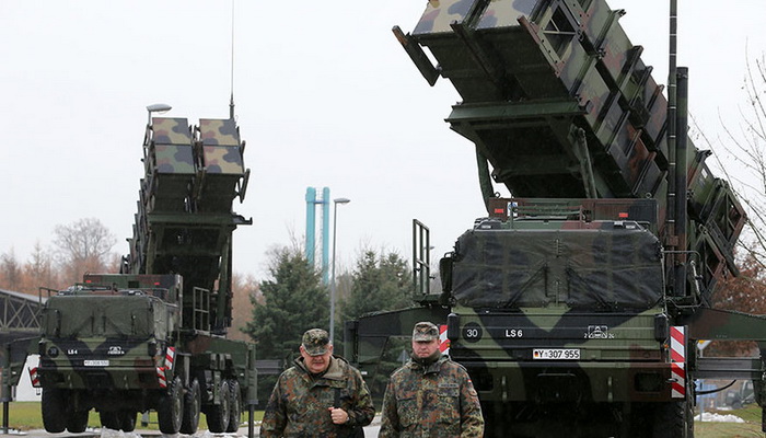 سلوفاكيا | فرقة دفاع جوي صاروخي مشتركة ألمانية هولندية تنشر أنظمة صواريخ باتريوت في سلوفاكيا لتعزيز قدرات الناتو الدفاعية.