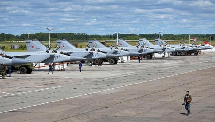 روسيا | إرسال طائرات حربية إلى سوريا لإجراء مناورات بحرية في المتوسط وسط تصاعد التوترات مع الغرب بشأن أوكرانيا.