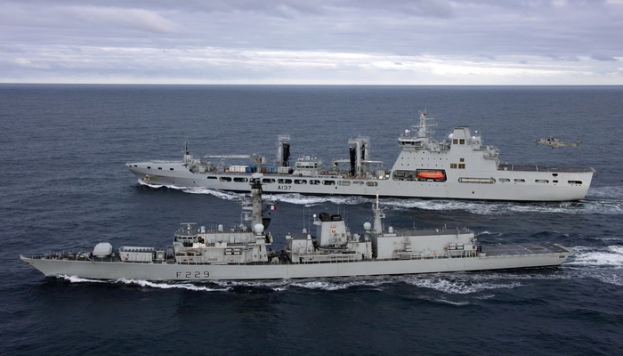 بريطانيا | السفن الحربية البريطانية تقود فرقة عمل بحرية أوروبية إلى بحر البلطيق.