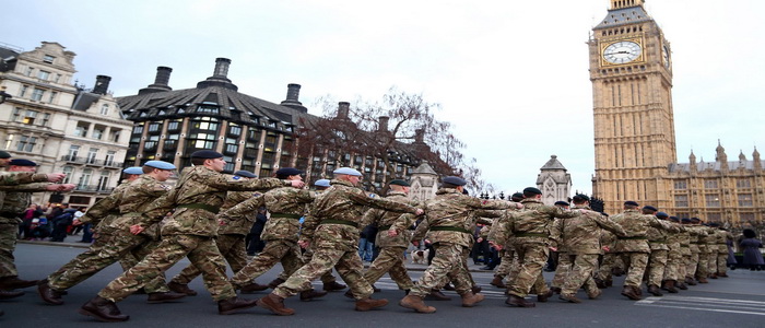 بريطانيا | تباين الآراء السياسية حول تخفيض الأعداد في الجيش النظامي إلى حوالي 70.000 جندي.