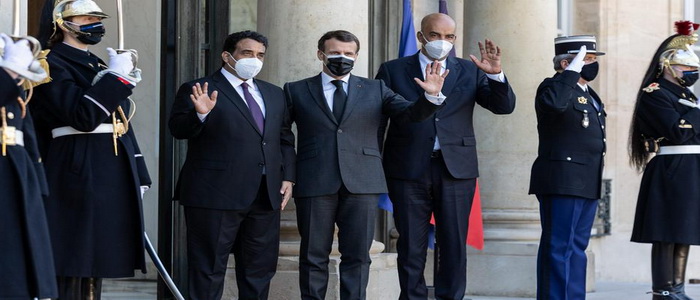 فرنسا | الرئيس ماكرون يعلن إعادة فتح سفارة بلده بليبيا ويدعو لرحيل القوات الأجنبية منها.