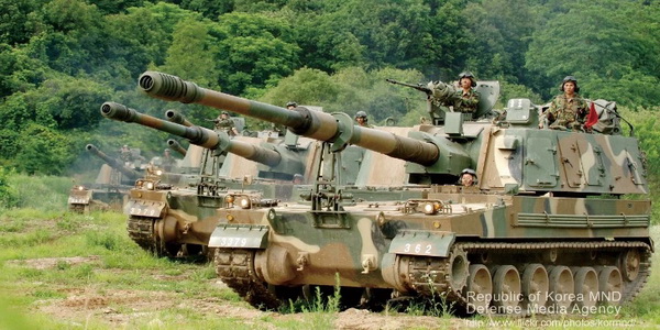 كوريا الجنوبية  | شركة Hanwha تتعاون مع صناعة الدفاع الرومانية لتصدير مدافع هاوتزر ذاتية الدفع K9 ومركبات AS-21 Redback للمشاة القتالية (IFVs).