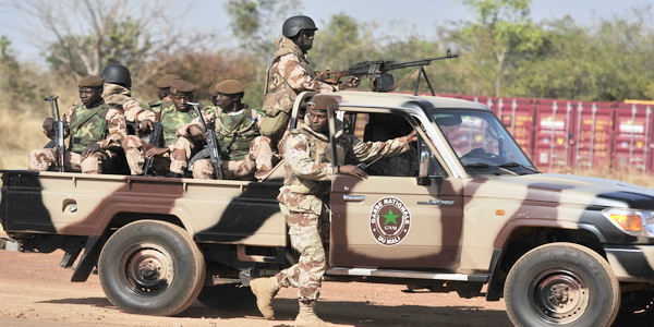 مالي | المجلس العسكري يحذر من تهديد اتفاق السلام الرئيسي مع الجماعات المسلحة في شمال البلاد.