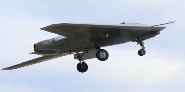 روسيا | بدء الإنتاج التسلسلي لمسيرة سوخوي أوخوتنيك S-70 Okhotnik UAV سيكون في غضون عامين.