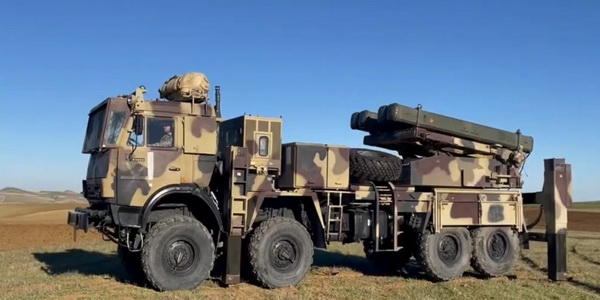 أذربيجان | الجيش الأذربيجاني ينشر نظام صاروخي ROKETSAN TRLG-230 المحمول على شاحنات كاماز.