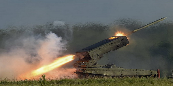 روسيا | قاذفات "توس" الروسية تضرب ملاجئ محصنة للواء 32 الميكانيكي الأوكرني في إيفانوفكا.