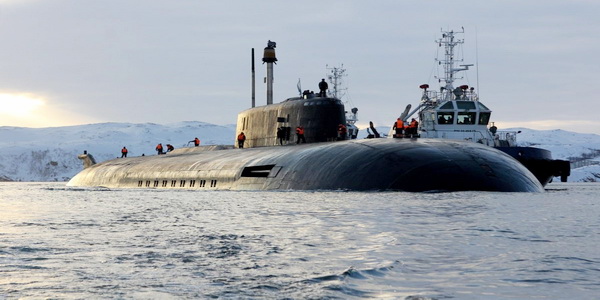 روسيا | البحرية الروسية تحتفل بانضمام الغواصة النووية الاستراتيجية "جنراليسيموس سوفوروف" المشروع 955A لقاعدتها الدائمة في أسطول المحيط الهادئ.