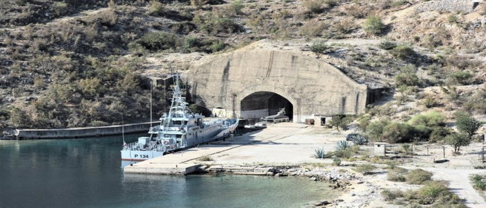 ألبانيا | محادثات مع الناتو بشأن بناء قاعدة بحرية على البحر الأدرياتيكي.