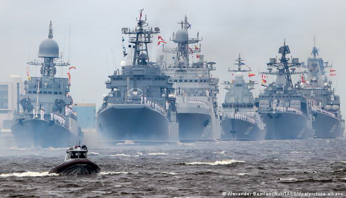 روسيا | البحرية الروسية والصينية تجري مناورات فوستوك 2022 الإستراتيجية في بحر اليابان.