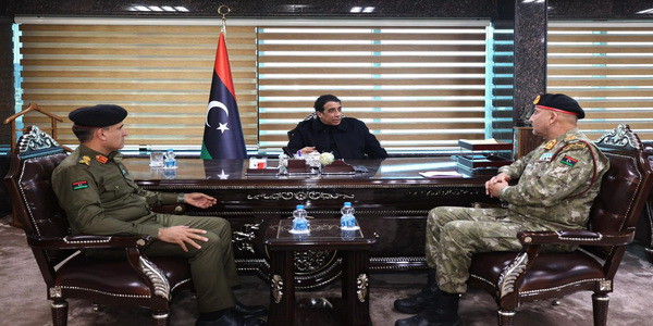 Libya | Chief of the General Staff of the ArmyAl-Haddad briefs The President of the Presidential Council,Al-Manfi on the security situation at the border points shared with Tunisia and Algeria.
