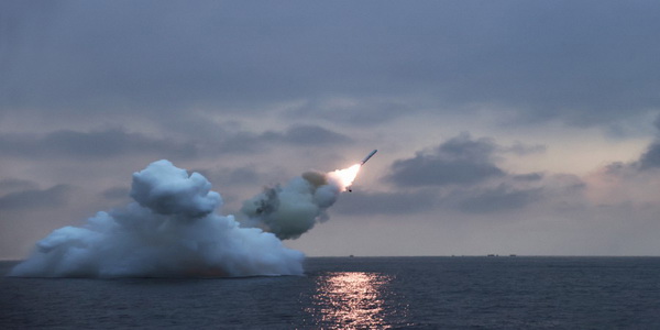 كوريا الشمالية | إجراء تجربة إطلاق صاروخ كروز استراتيجي من طراز Pulhwasal-3-31 من غواصة.