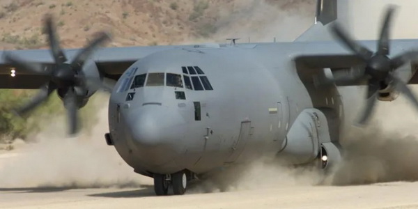 الولايات المتحدة | شركة أوكهيد مارتن تسلم طائرة النقل الجوي التكتيكية متعددة المهام رقم 2700 من طراز C-130 Hercules إلى سرب النقل الجوي 252 التابع لقوات مشاة البحرية الأمريكية.