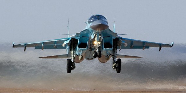 روسيا | صاروخ أوكراني مضاد للطائرات يضرب مقاتلة Su-34 وطاقم ينجو ويتمكن من الهبوط بسلام.