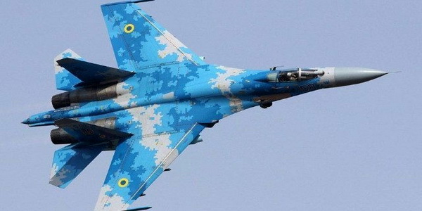 Ukraine | A bold Ukrainian Su-27 fighter jet is shown carrying US-made GBU-39.B precision-guided bombs integrated into it.