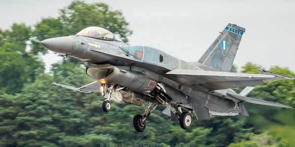 اليونان | القوات الجوية اليونانية تتسلم عاشر طائرة مقاتلة محدثة من طراز F-16V "فايبر".
