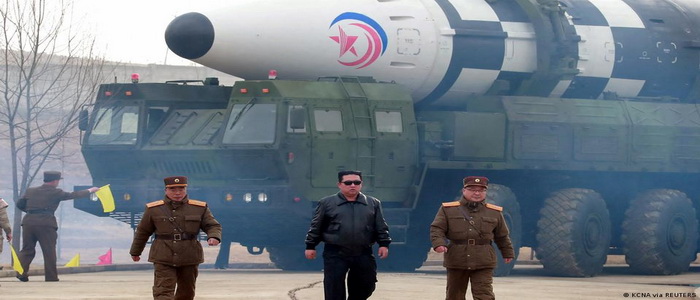 الولايات المتحدة | إعلام أمريكي: صواريخ هواسونغ الكورية الشمالية قادرة على الوصول إلى الأراضي الأمريكية.
