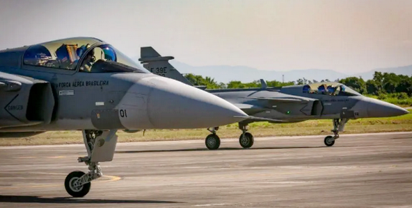البرازيل | سلاح الجو البرازيلي يدخل أول طائرة مقاتلة من طراز Saab Gripen E (F-39)  للخدمة بعد استيفائها متطلبات صلاحية الطيران.