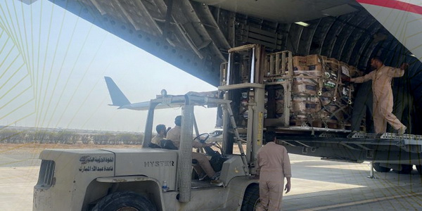الكويت | القوة الجوية الكويتية بالتعاون مع جهات رسمية وأهلية كويتية تستأنف جسرها الجوي لتقديم المساعدات لمتضرري الفيضانات بمدينة درنة.