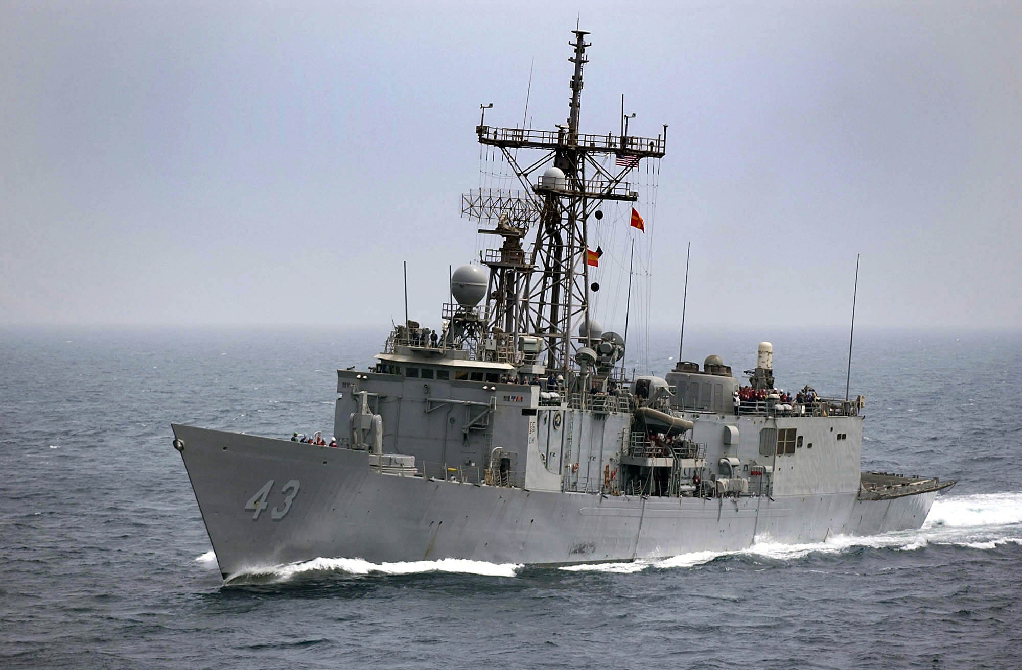 إغراق فرقاطة الصواريخ الأميركية يو إس إس ثاتش USS Thach - FFG 43