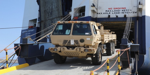 لبنان | الولايات المتحدة تزوّد الجيش اللبناني بشاحنات عسكرية نوع Oshkosh FMTV ضمن برنامج الهبات الأميركية.