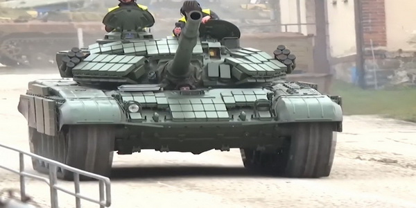 أوكرانيا | ترقية دبابات T-72 و T-64 الأوكرانية وتزويدها بلوحات رقمية مطورة.