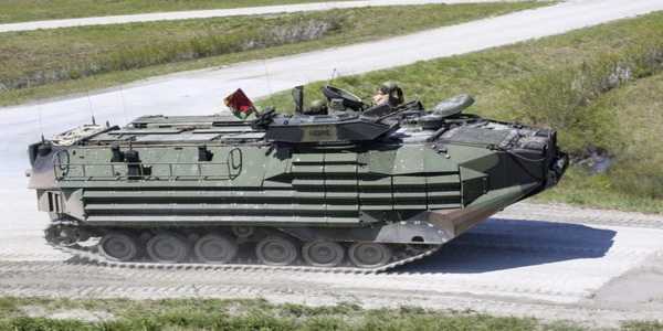 رومانيا | الولايات المتحدة تعطي الضوء الأخضر لبيع 16 مركبة هجومية برمائية من طراز AAV إلى الجيش الروماني.