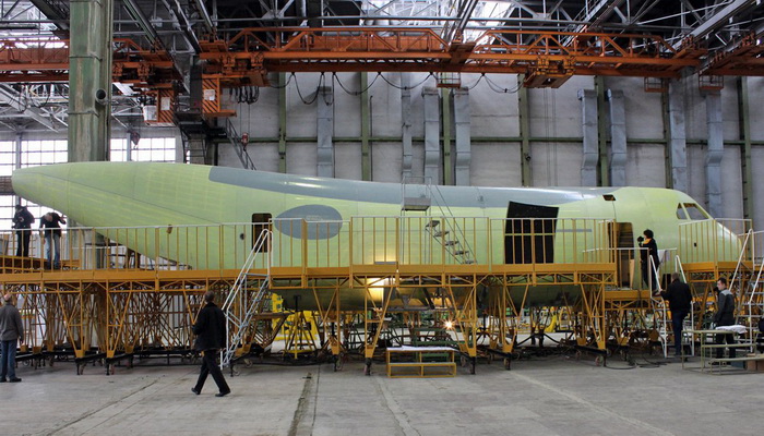 شركة إليوشين Ilyushin تبدأ التجميع النهائي لانتاج طائرات النقل العسكرية إيل-112V 