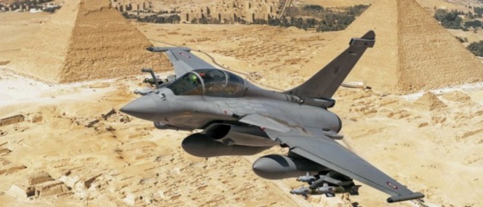 القوات الجوية المصرية تكشف عن أحدث أسلحتها الجوية في "درع السماء".