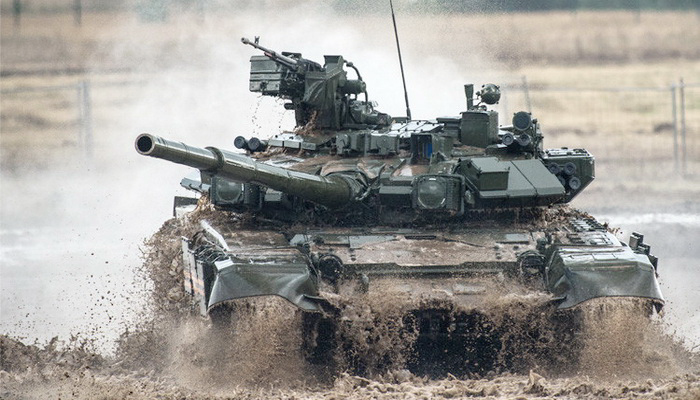 تطور الإختبارات الفنية لدبابات "تي-90" الروسية بإغراقها في الماء. 