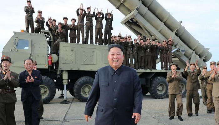 كوريا الشمالية تختبر قاذف صاروخي متعدد الفوهات بعيد المدى.