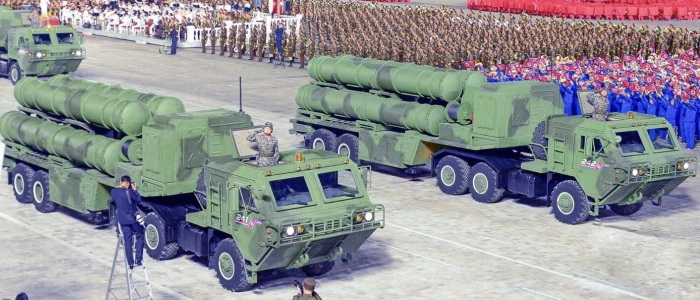 كوريا الشمالية تعرض نظام دفاع جوي جديد يشبه نظام صواريخ "إس-400".