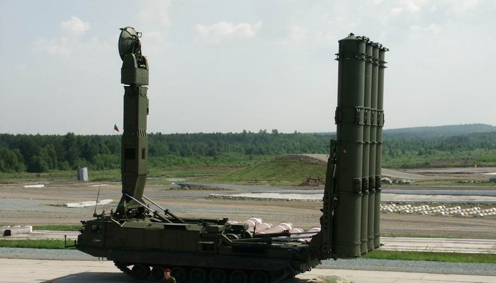 روسيا تنشر أنظمة صواريخ الدفاع الجوي S-300V4 في جزر الكوريل لأول مرة.