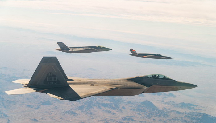 سلاح الجو الأمريكي يجري عروضاً تجريبية لعملية اتصال بين مقاتلات "الجيل الخامس".